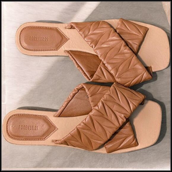 FOREVER 21 Beige Sandals Slip On Women's Size 8 - Picture 1 of 5